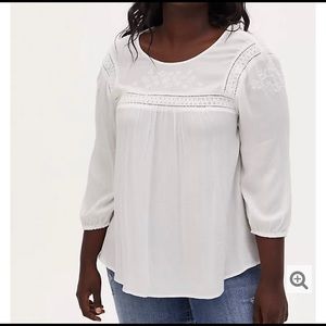 🎉Summer Sale Torrid WHITEEMBROIDERED BLOUSE